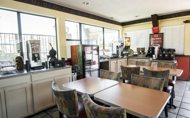 Super 8 by Wyndham Albuquerque Downtown