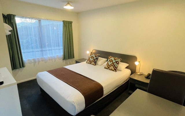 298 Westside Motor Lodge