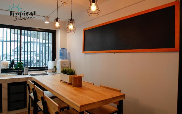 Tropical Summer Cafe & Hostel