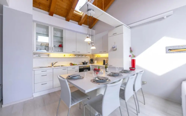 Blu Lake Apartment on Ghiffa Beach