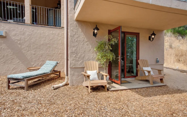 Lovely Belmont Apartment w/ Stunning Views!