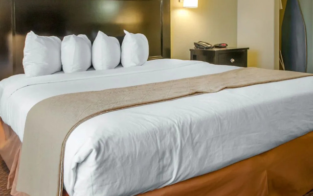 Quality Inn  Suites Gallup I-40 Exit 20