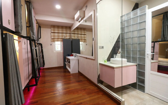 MM Capsule Hostel