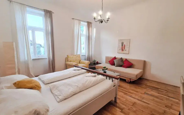 Spacious 2BR Apt Long Stay in Vienna
