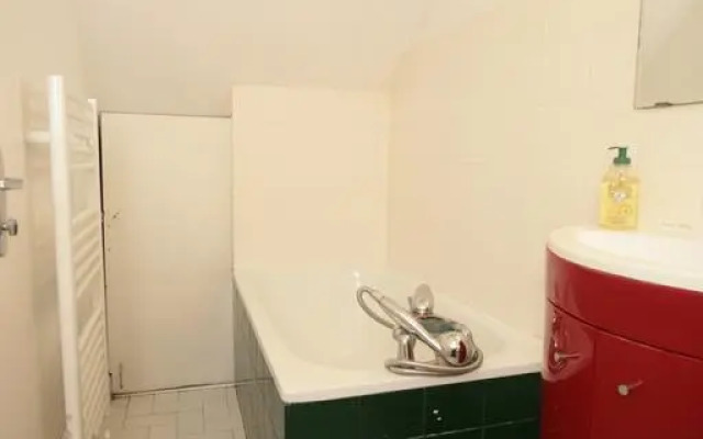 Lovely Marais Sudio with Mezzanine (94)