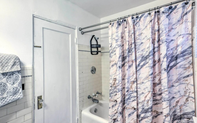 Charming Milwaukee Retreat ~ 5 Mi to Downtown