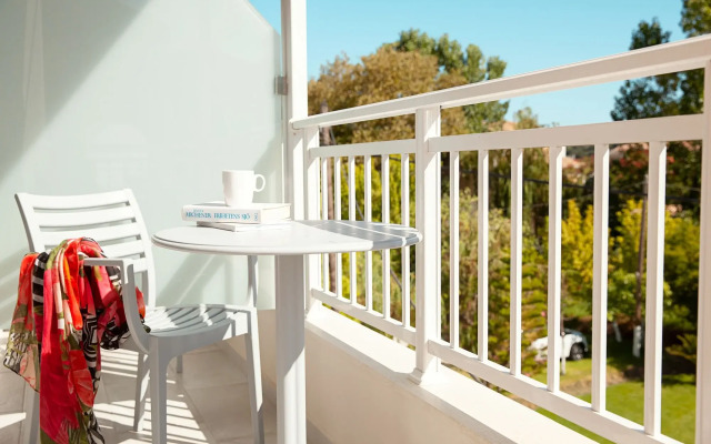 Avra Beach Hotel