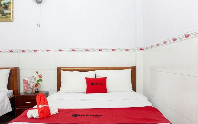 RedDoorz Diamond Hotel CMT8