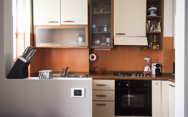 High Rise Studio Flat near Metro Stop