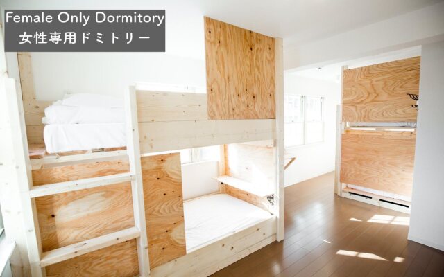 IZA Enoshima Guesthouse&Bar - Hostel