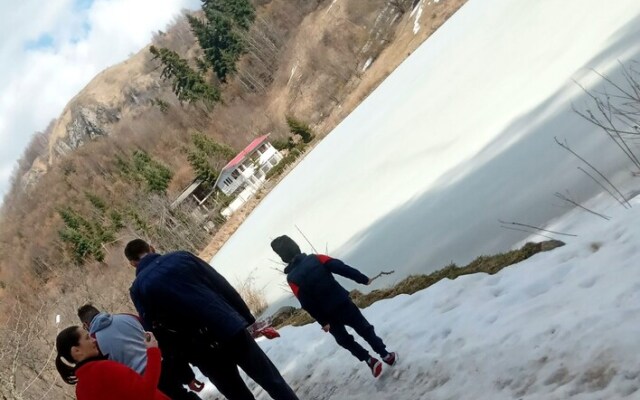 Room in Guest Room - Cozy Rural Retreat in Roşia Montana