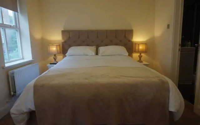 2 Bedroom Mews House in Maida Vale