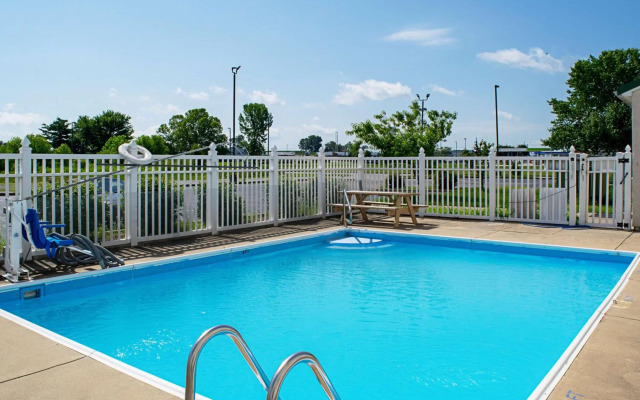 Motel 6 Seymour, IN - North