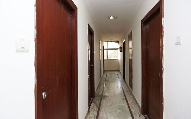 Oyo 23428 Royal Regency