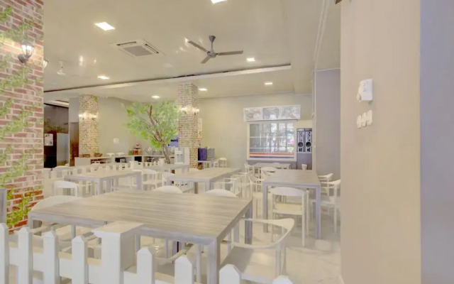 Hotel O Gambir Near Juanda Station Formerly Bunga Dahlia