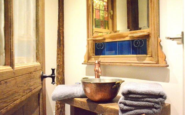 Charming Holiday Home In Bièvre With Sauna