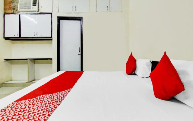 OYO Flagship 80561 Hansa Residency