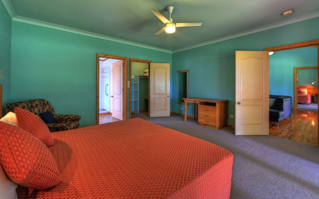 Trade Winds Country Cottages – Guest Rooms – Burnt Pine