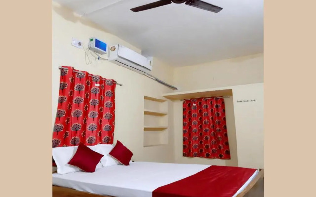 Goroomgo Maa Ugratara Lodge Puri