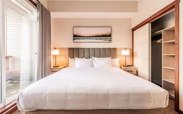 Blackstone Mountain Lodge by CLIQUE