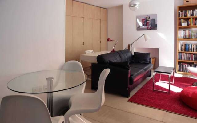 Stylish, Bright Apartment w/ Private Garden