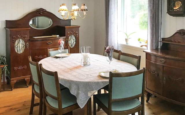 6 Person Holiday Home in Lonevåg