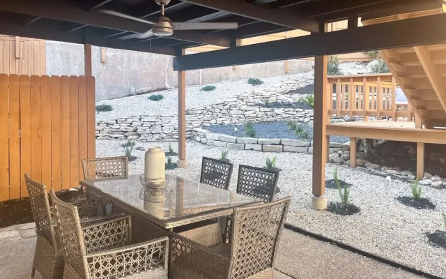 Upstay - Multiple Patio Decks Fenced-in Yard BBQ