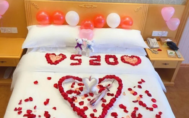 Vienna Hotel (Lingshan Liufengshan Pedestrian Street)