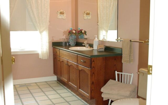 Abagale's Victorian Hot Tub and Suites