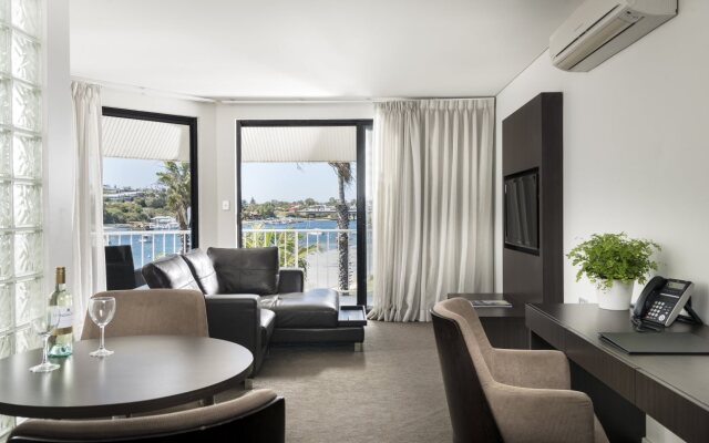 Pier 21 Riverside Apartment Hotel