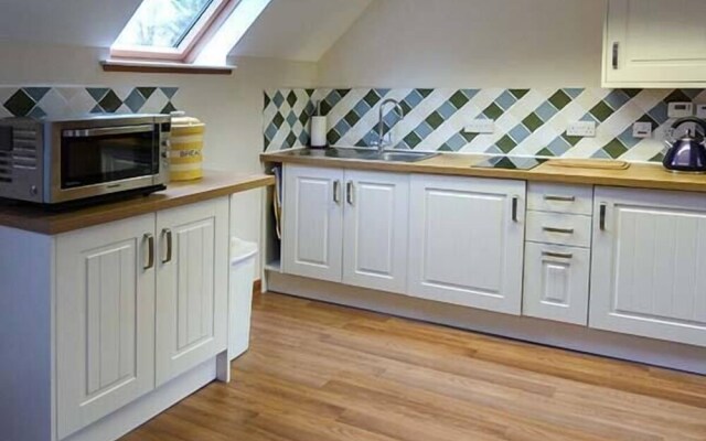 Lakefield Apartment