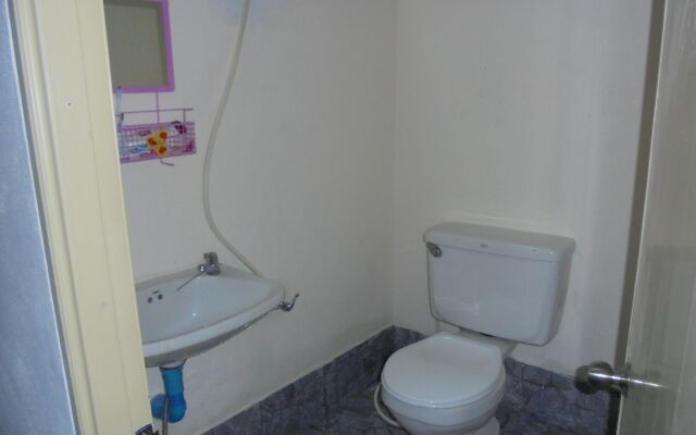 P.S. Guesthouse And Bar