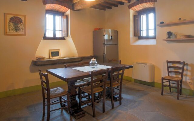 Spacious Holiday Home with Swimming Pool in Anghiari