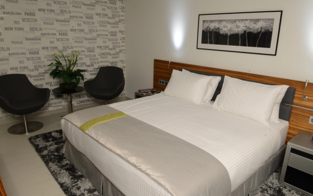 Warwick Stone 55 Hotel