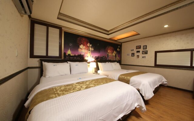 Sharp Hotel