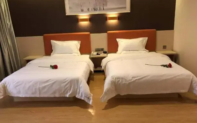 Home Inn Huaxuan Hotel (Weifang Anqiu Xing'an Road Jialejia Branch)