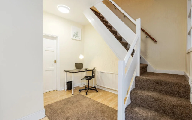 Beautiful 2-bed House in Quiet Cul-de-sac