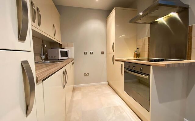 Kelvingrove Art Gallery Flat - Private Parking