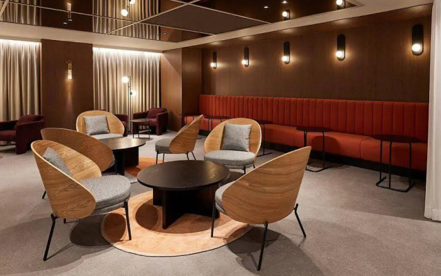 The Connoisseur Residence Hotel