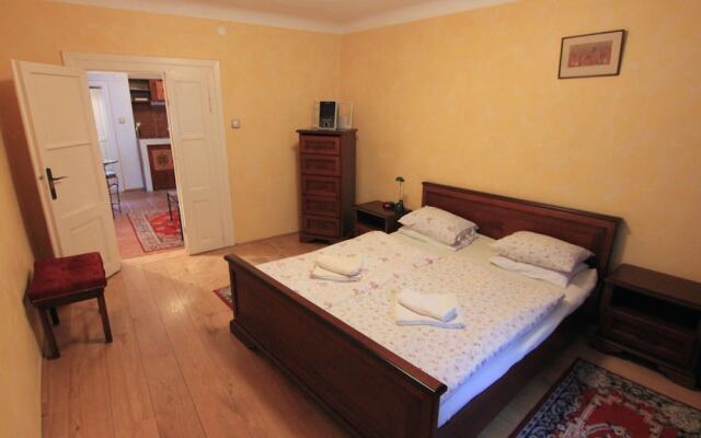 Cool 1 Bedroom Prokopska Apartment in Mala Strana