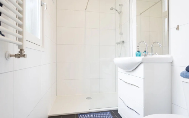 Modern chalet with dishwasher, only 18 km. from Rotterdam