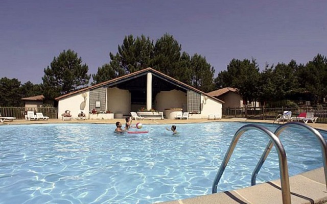 House With 2 Bedrooms in Moliets-et-maa, With Pool Access and Furnishe