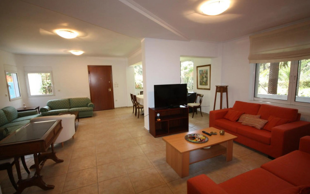 Park View Apartment with Garden 120m