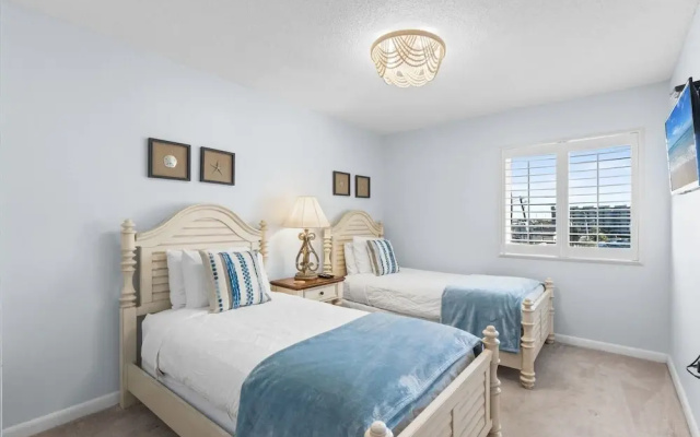 Dune Pointe 201: DON'T MISS OUT! AMAZING BEACH CONDO FREE BEACH SERVICE &more