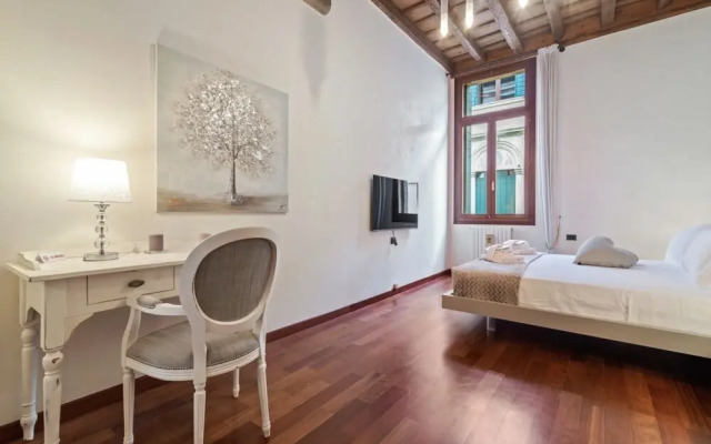 Piazza delle Erbe Stylish Flat