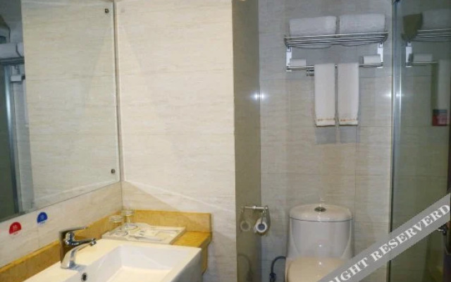 Binhai Yiliu Liu Hotel (Shishi Station Jingsheng Road Store)