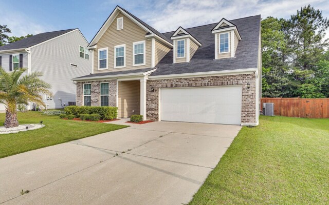 Pet-friendly Ladson Home: 23 Mi to Charleston!