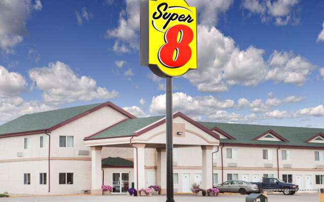 Super 8 by Wyndham Kindersley