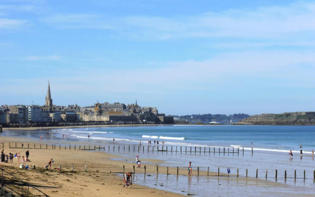 Semi Detached House, Bacilly