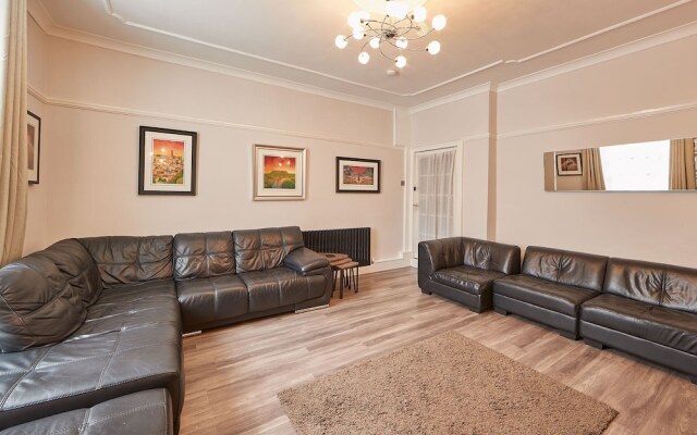 Host Stay Rosedale House